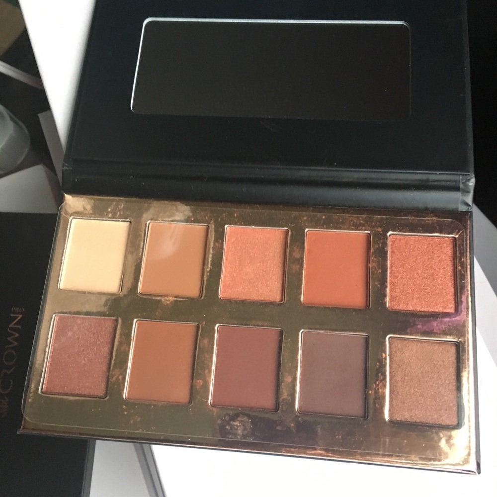 Crown Pro Fuego Collection palette